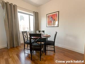 Living room - Photo 5 of 9