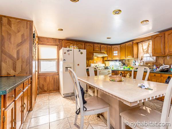 Kitchen - Photo 3 of 4
