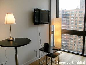 Living room - Photo 3 of 4