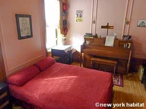 Bedroom - Photo 2 of 7
