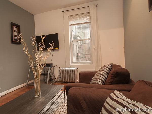 Living room - Photo 4 of 4