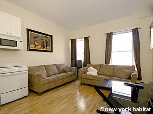 Living room - Photo 3 of 4