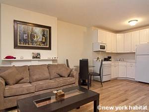 Living room - Photo 3 of 4