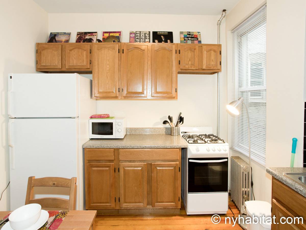 Kitchen - Photo 3 of 4