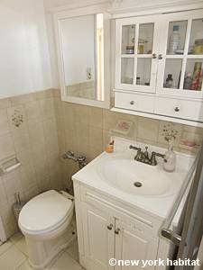 Badezimmer - Photo 2 von 3