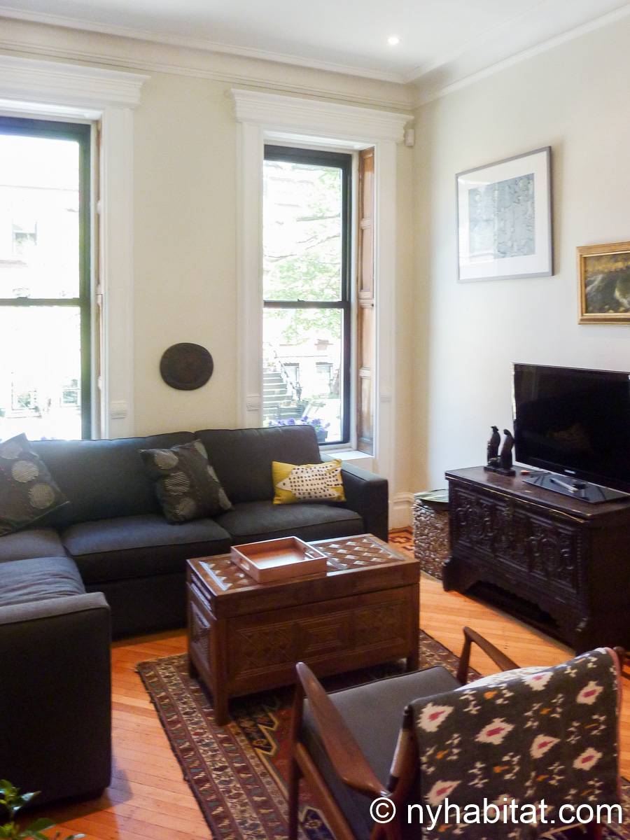 Living room - Photo 4 of 8