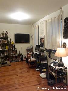 Living room - Photo 5 of 6