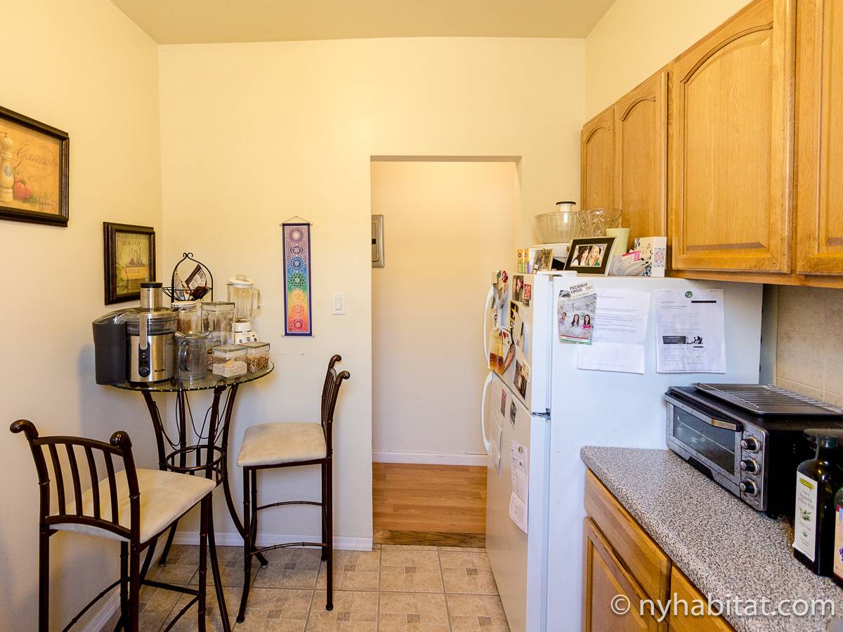 Kitchen - Photo 3 of 4