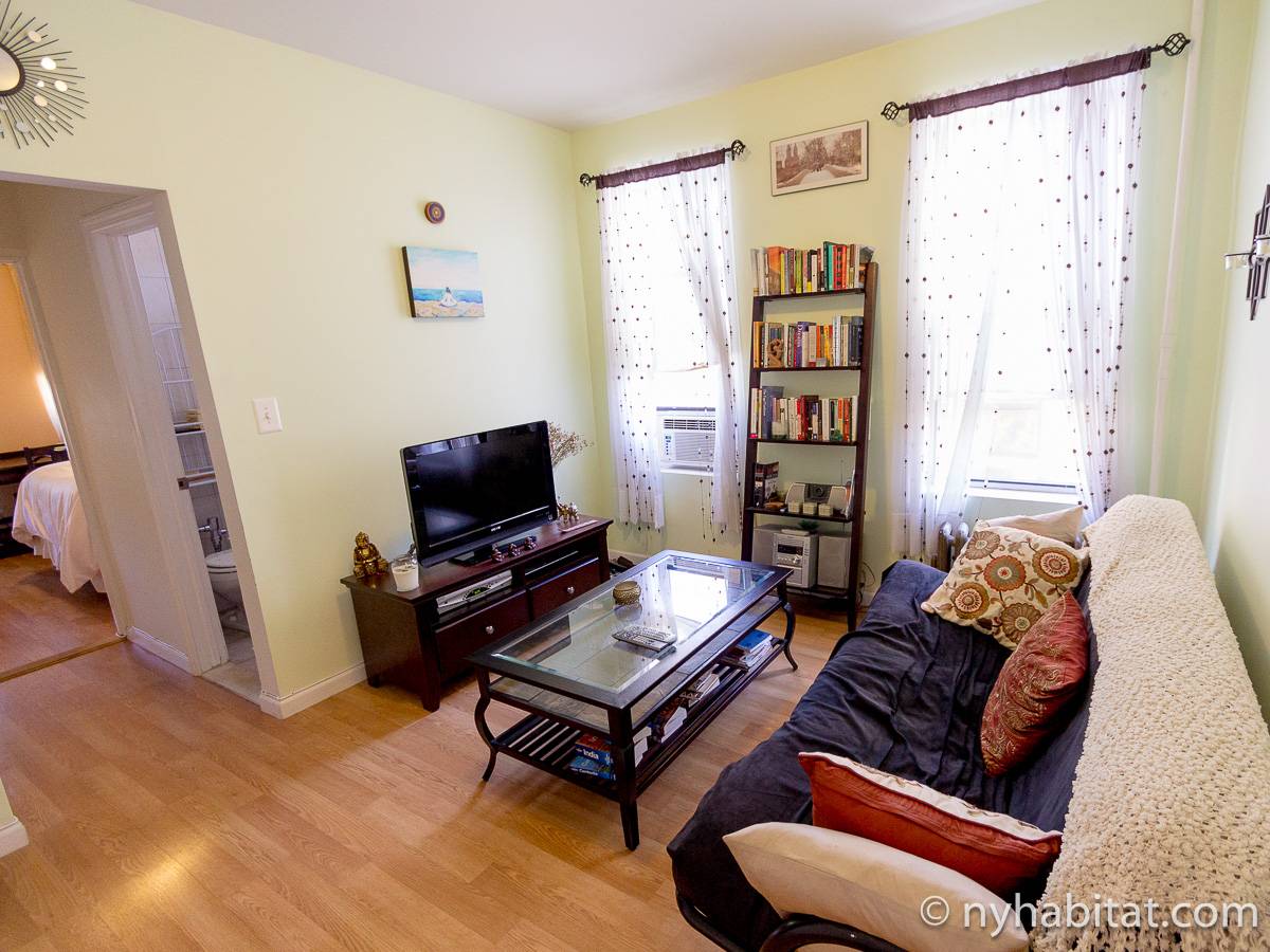 Living room - Photo 3 of 6