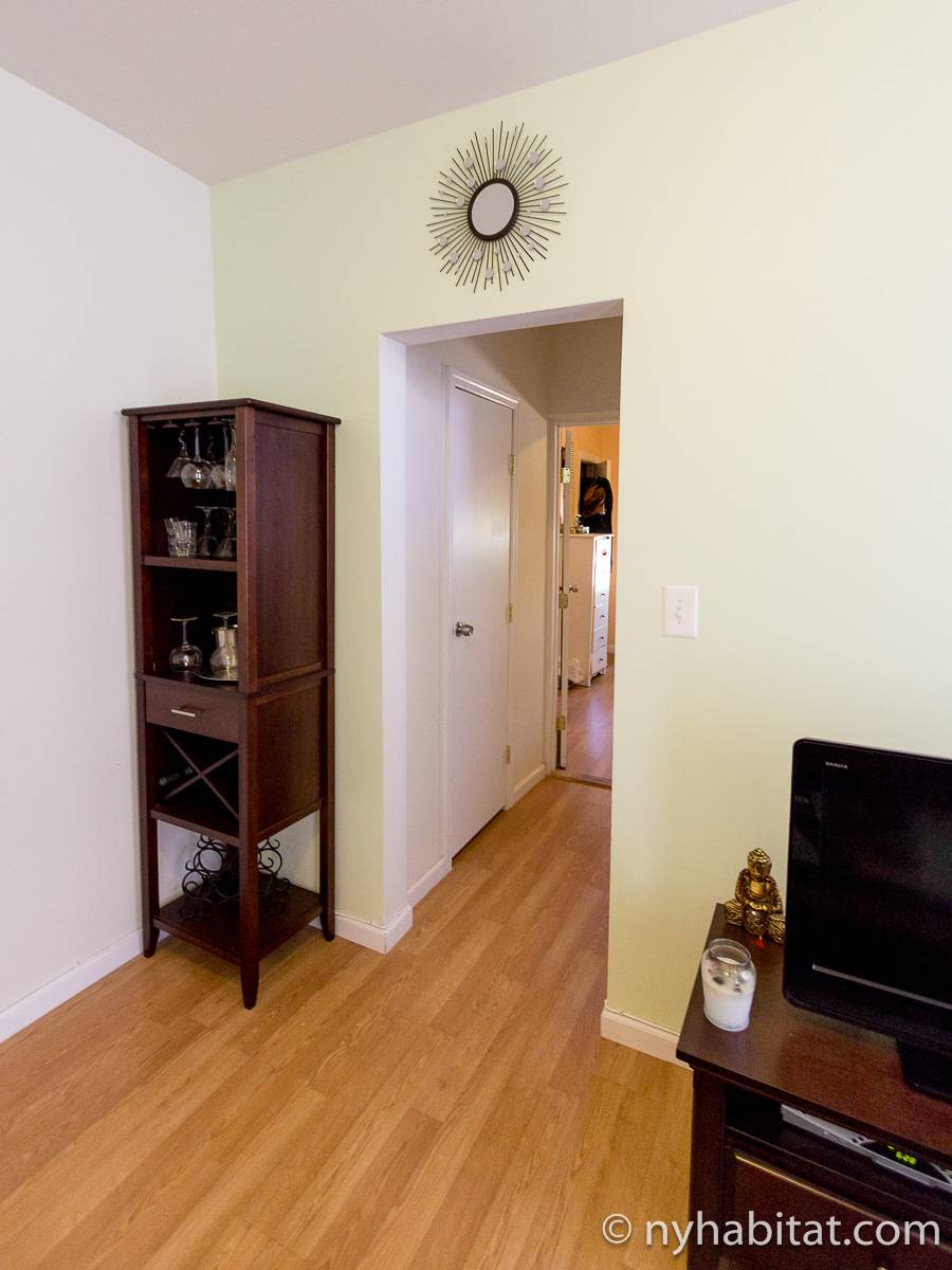 Living room - Photo 4 of 6