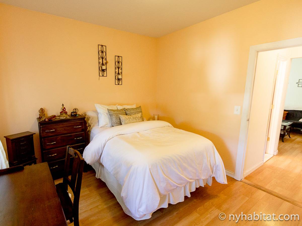 Bedroom - Photo 3 of 6