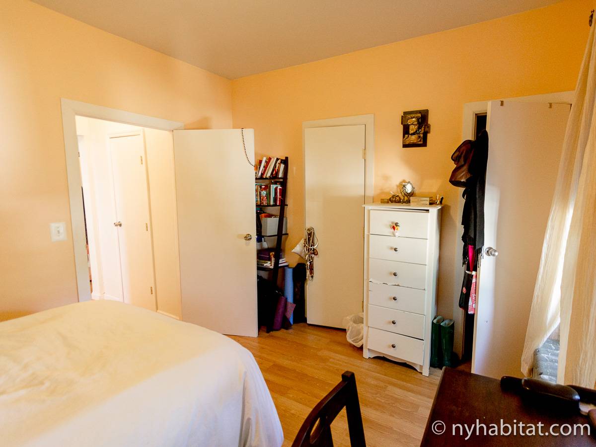 Bedroom - Photo 4 of 6