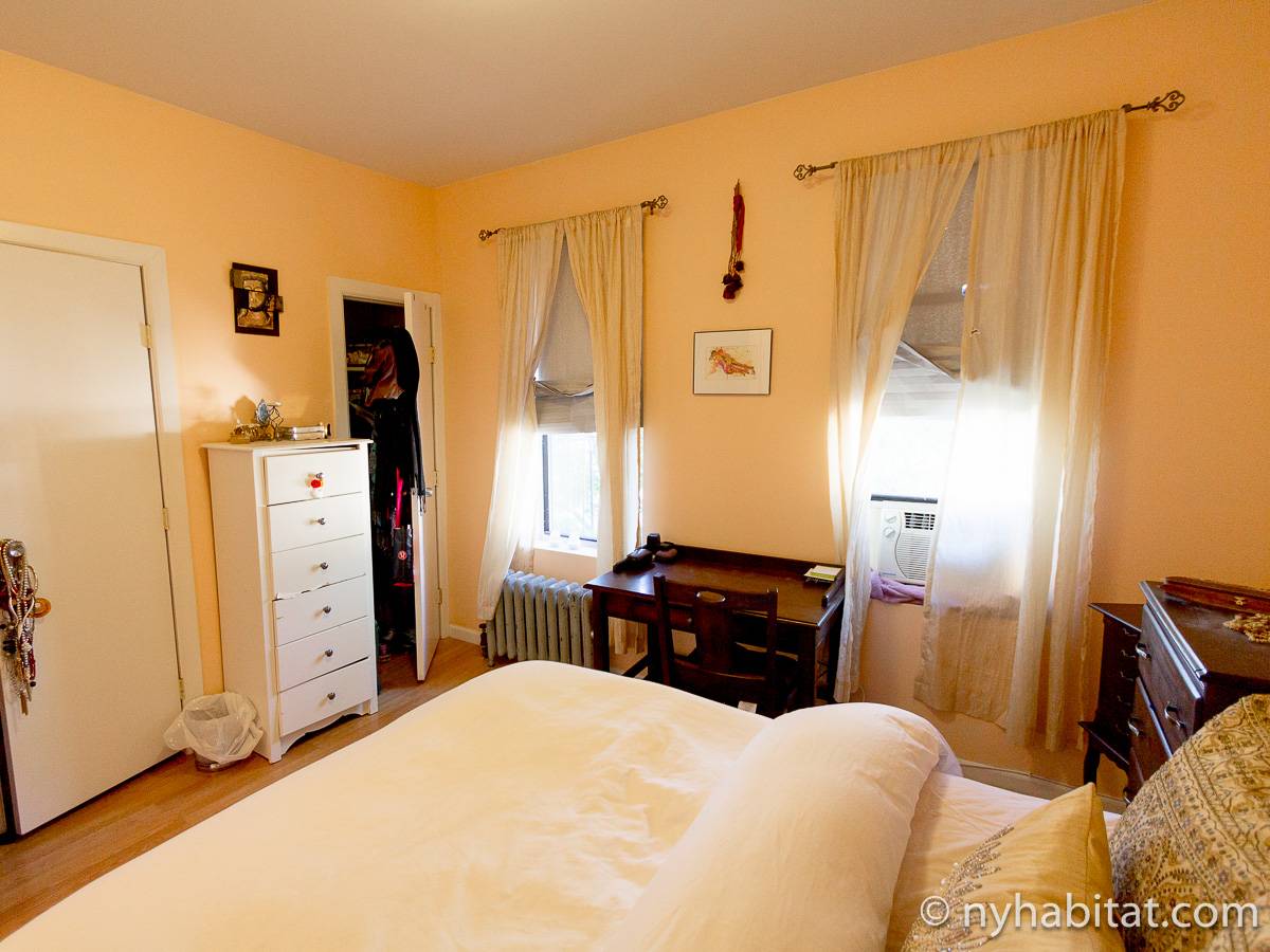 Bedroom - Photo 5 of 6