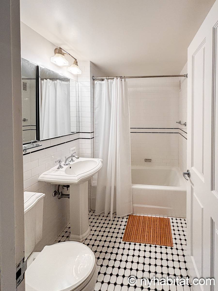 Salle de bain 1 - Photo 1 sur 3