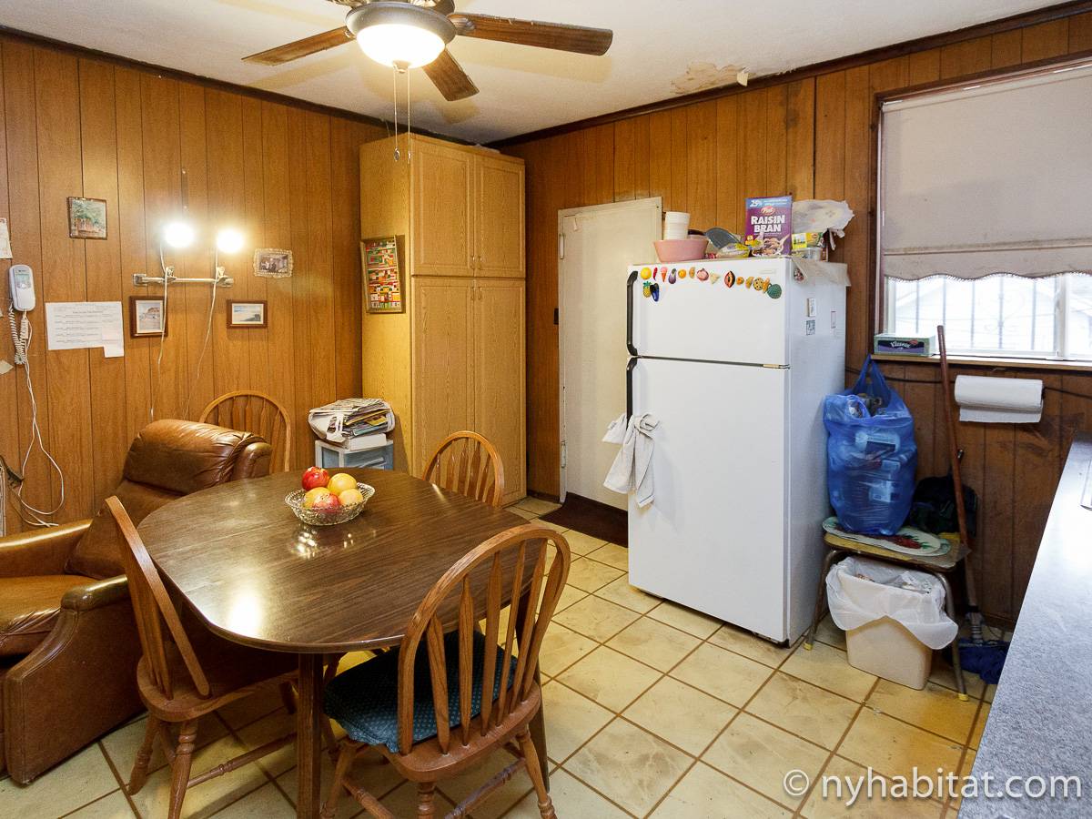 Kitchen - Photo 3 of 4