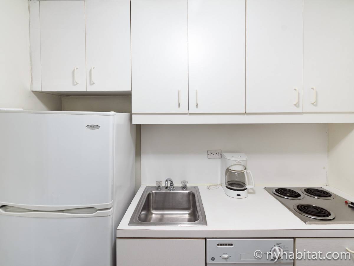 Kitchen - Photo 4 of 5