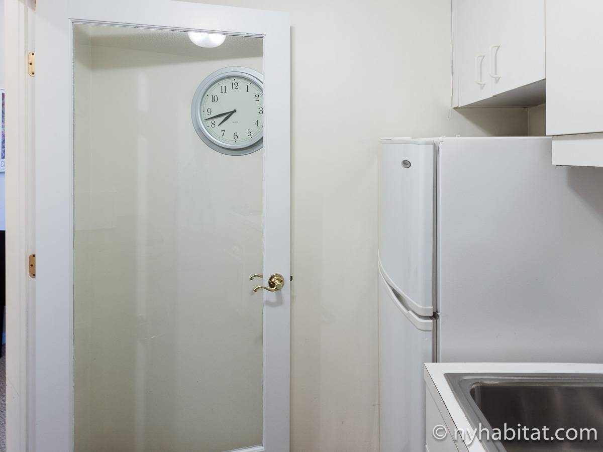 Kitchen - Photo 3 of 5