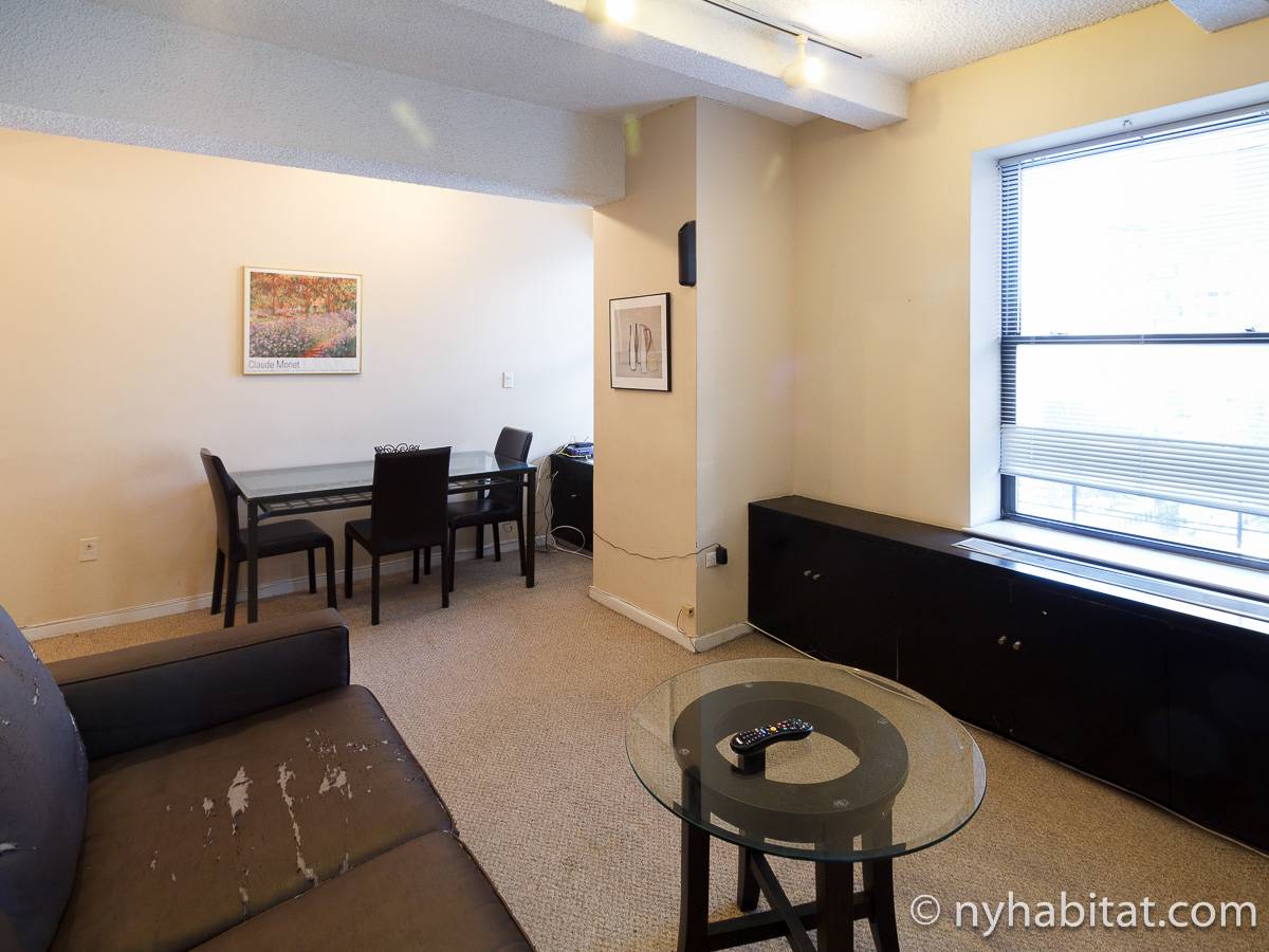 Living room - Photo 3 of 4