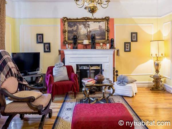 Living room - Photo 1 of 3