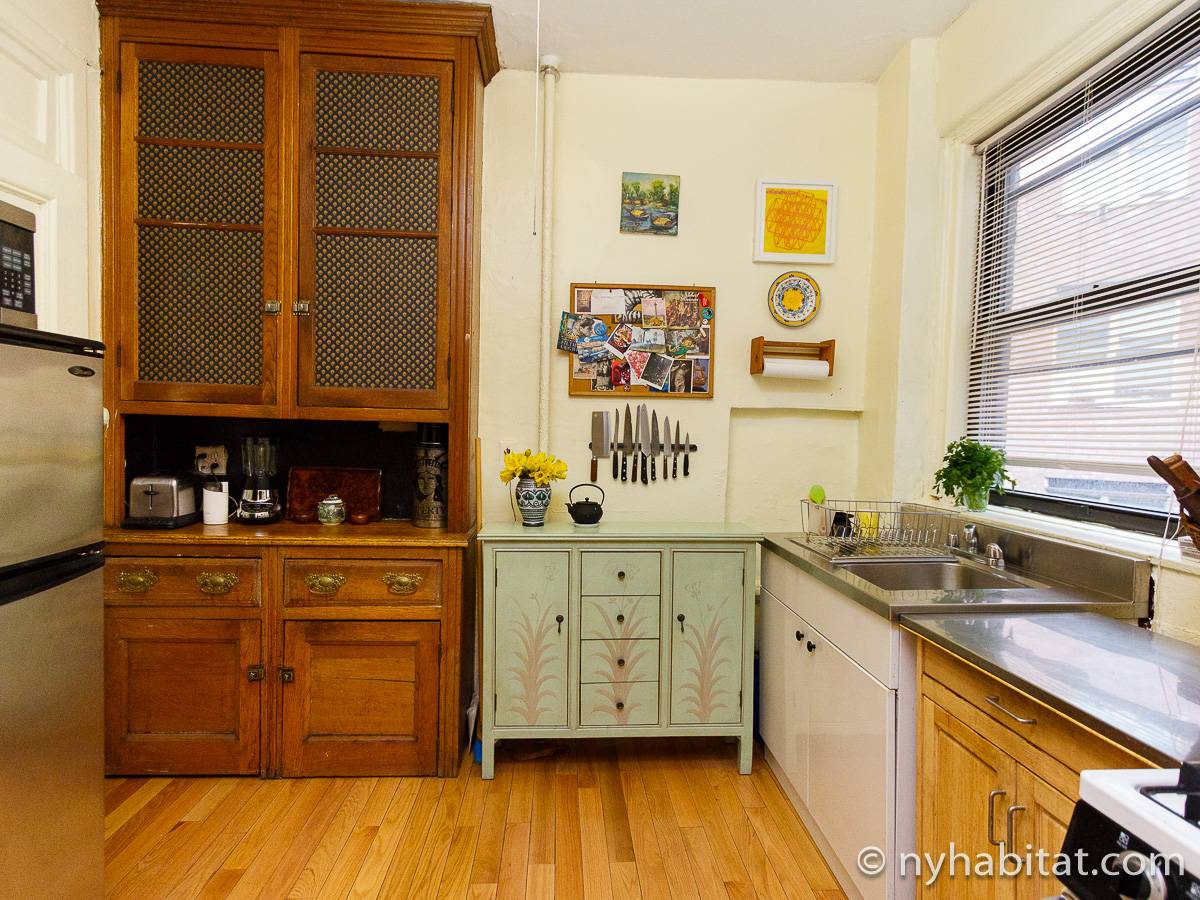 Kitchen - Photo 3 of 7