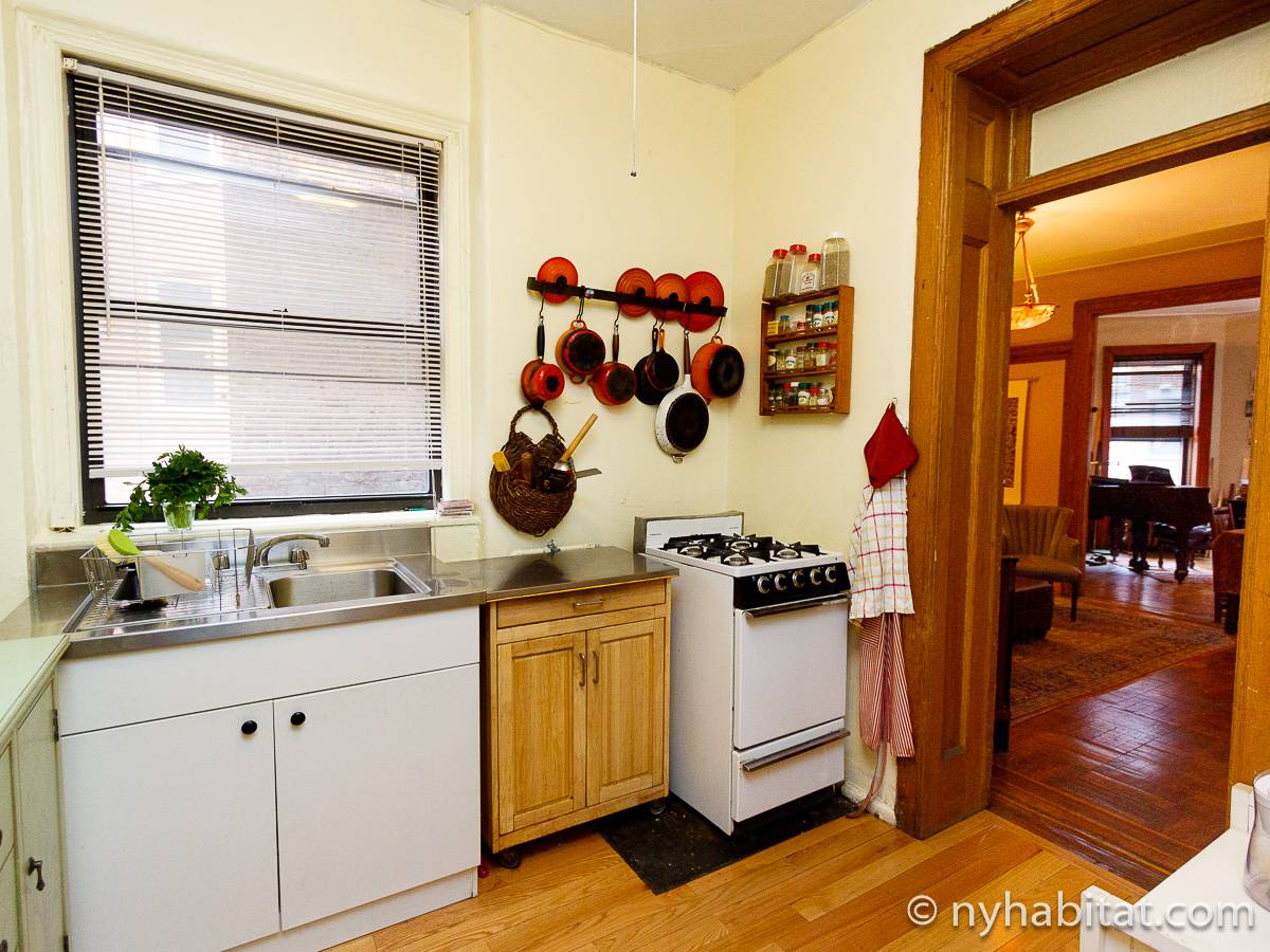 Kitchen - Photo 5 of 7