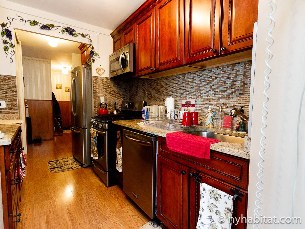 New York Roommate Room for rent in Woodside, Queens 3 Bedroom