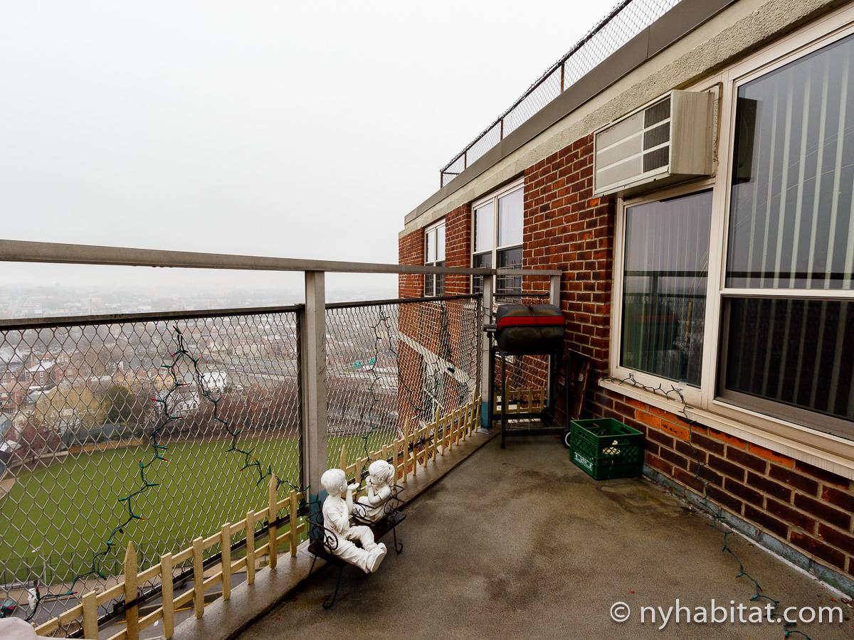 New York Roommate Room for rent in Woodside, Queens 3 Bedroom