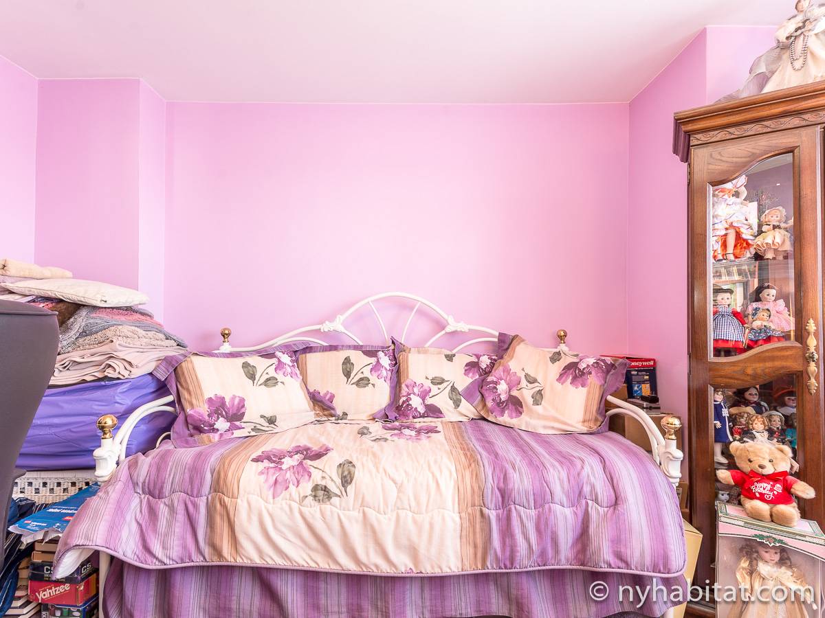 New York Roommate Room for rent in Woodside, Queens 3 Bedroom