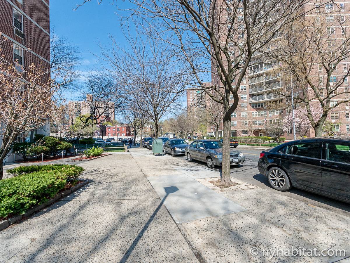 New York Roommate Room for rent in Woodside, Queens 3 Bedroom