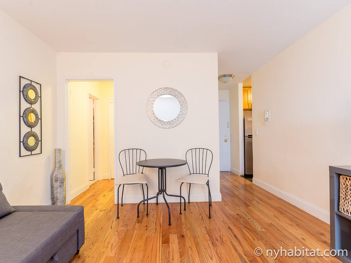 Living room - Photo 4 of 4