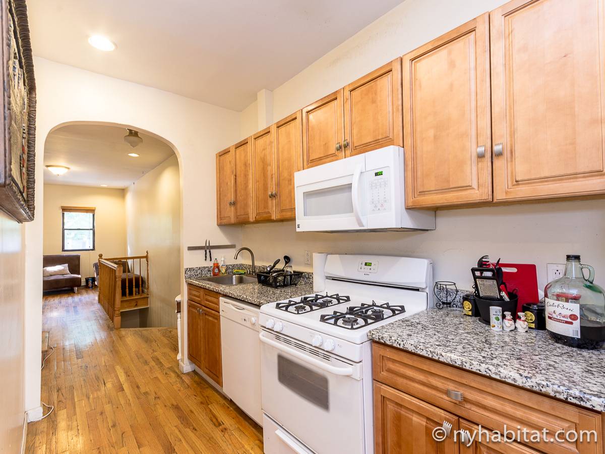 Kitchen - Photo 3 of 4