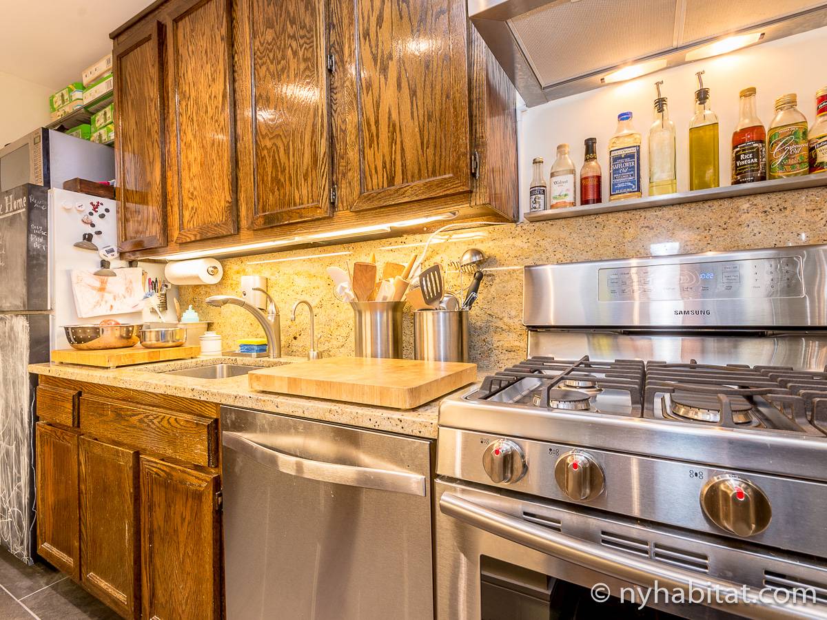 Kitchen - Photo 3 of 4