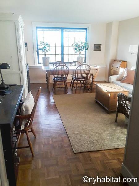 Living room - Photo 2 of 2