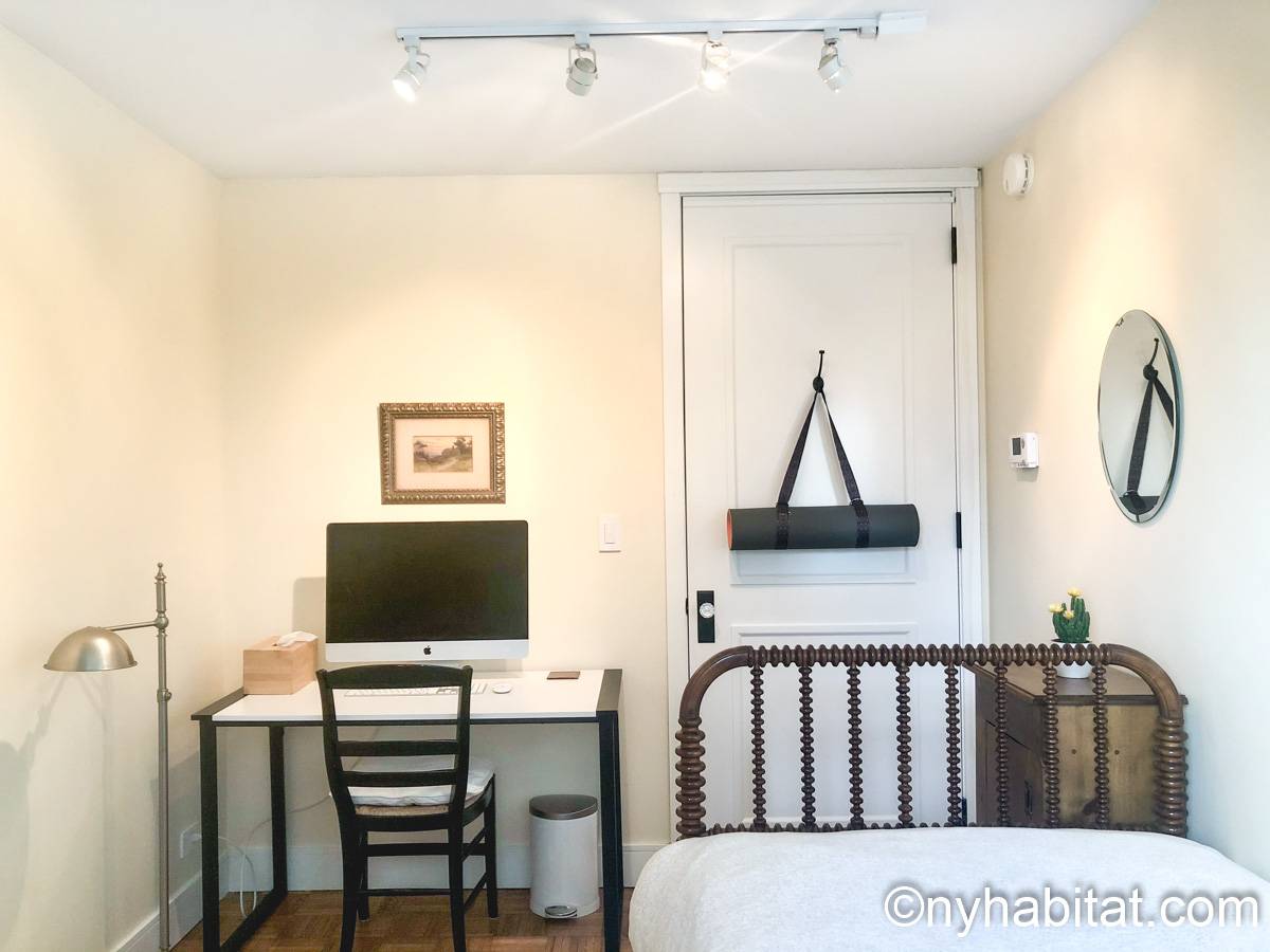 Bedroom - Photo 2 of 3