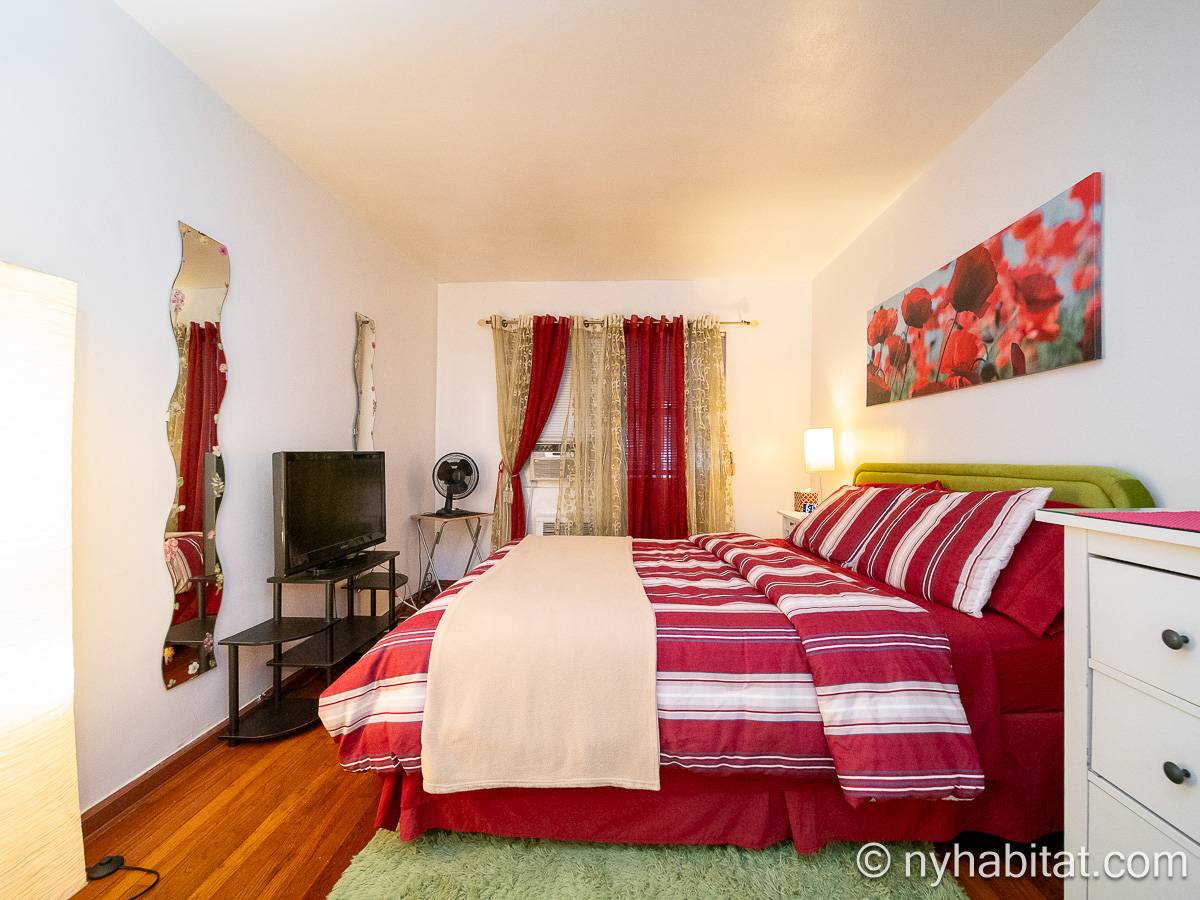 Bedroom - Photo 4 of 9