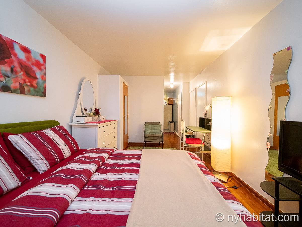 Bedroom - Photo 7 of 9