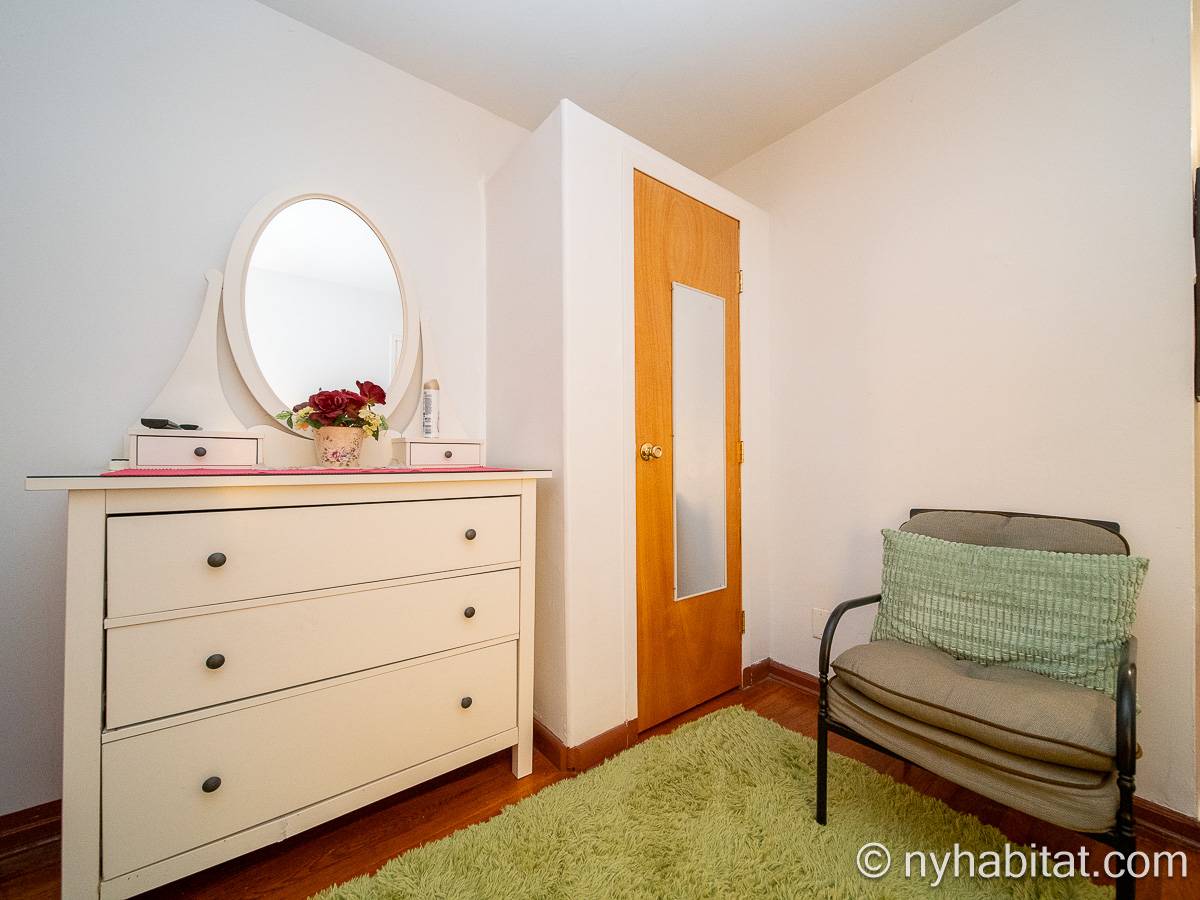 Bedroom - Photo 8 of 9