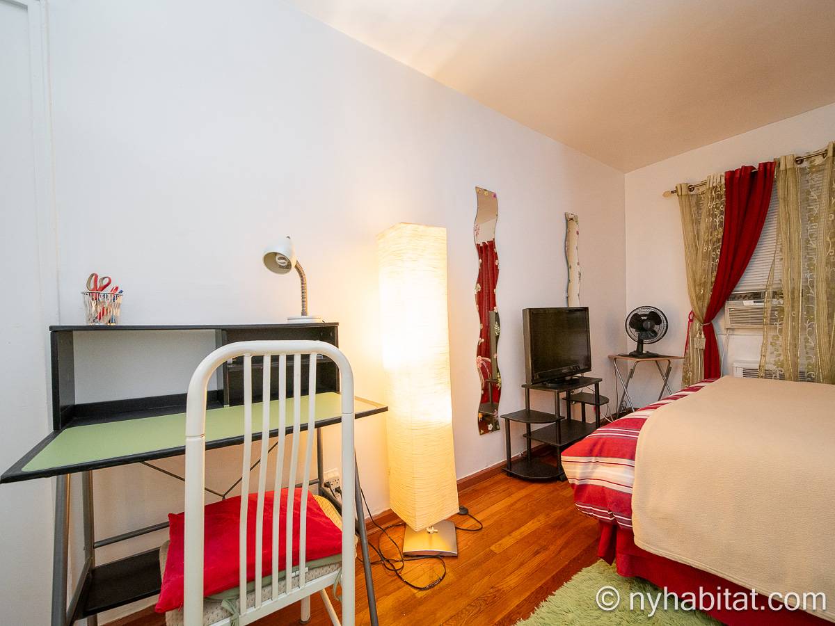 Bedroom - Photo 3 of 9