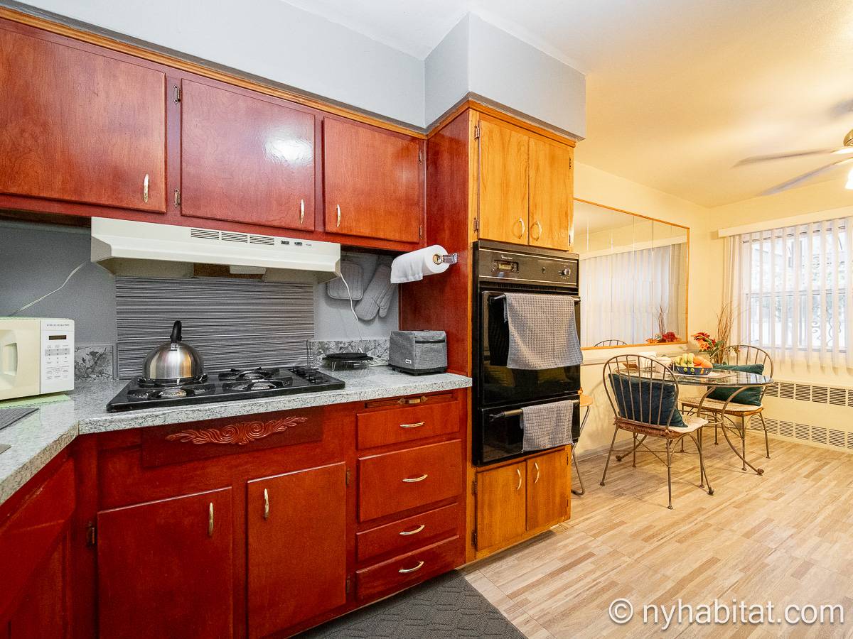 Kitchen - Photo 3 of 6