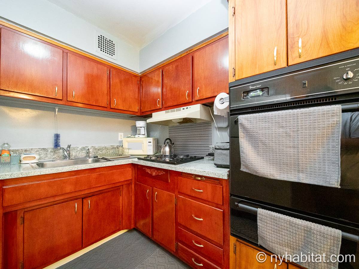 Kitchen - Photo 4 of 6