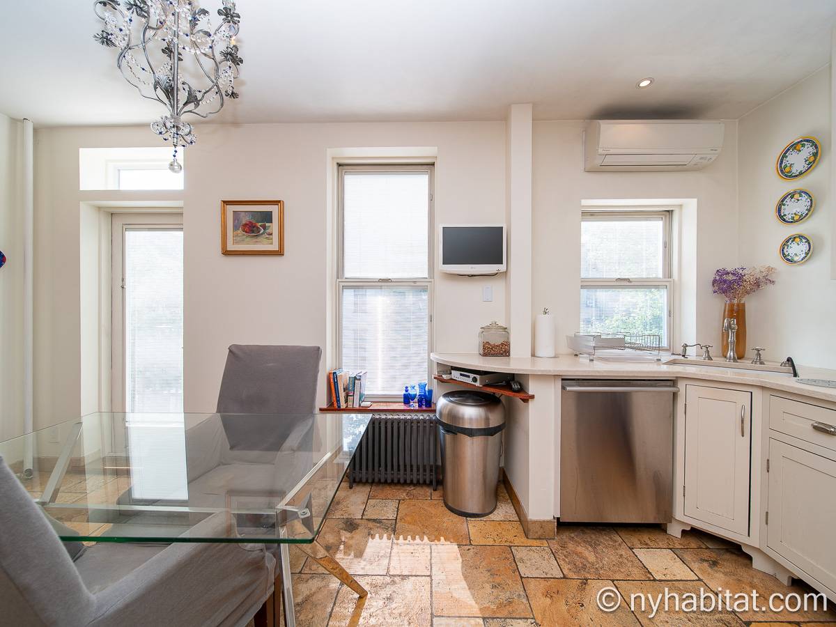 Kitchen - Photo 5 of 7