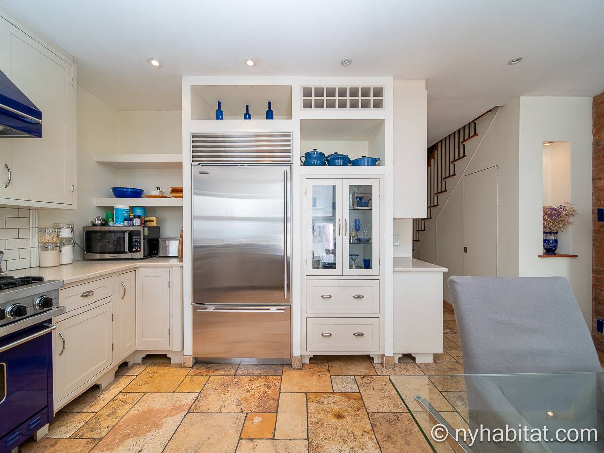 Kitchen - Photo 3 of 7
