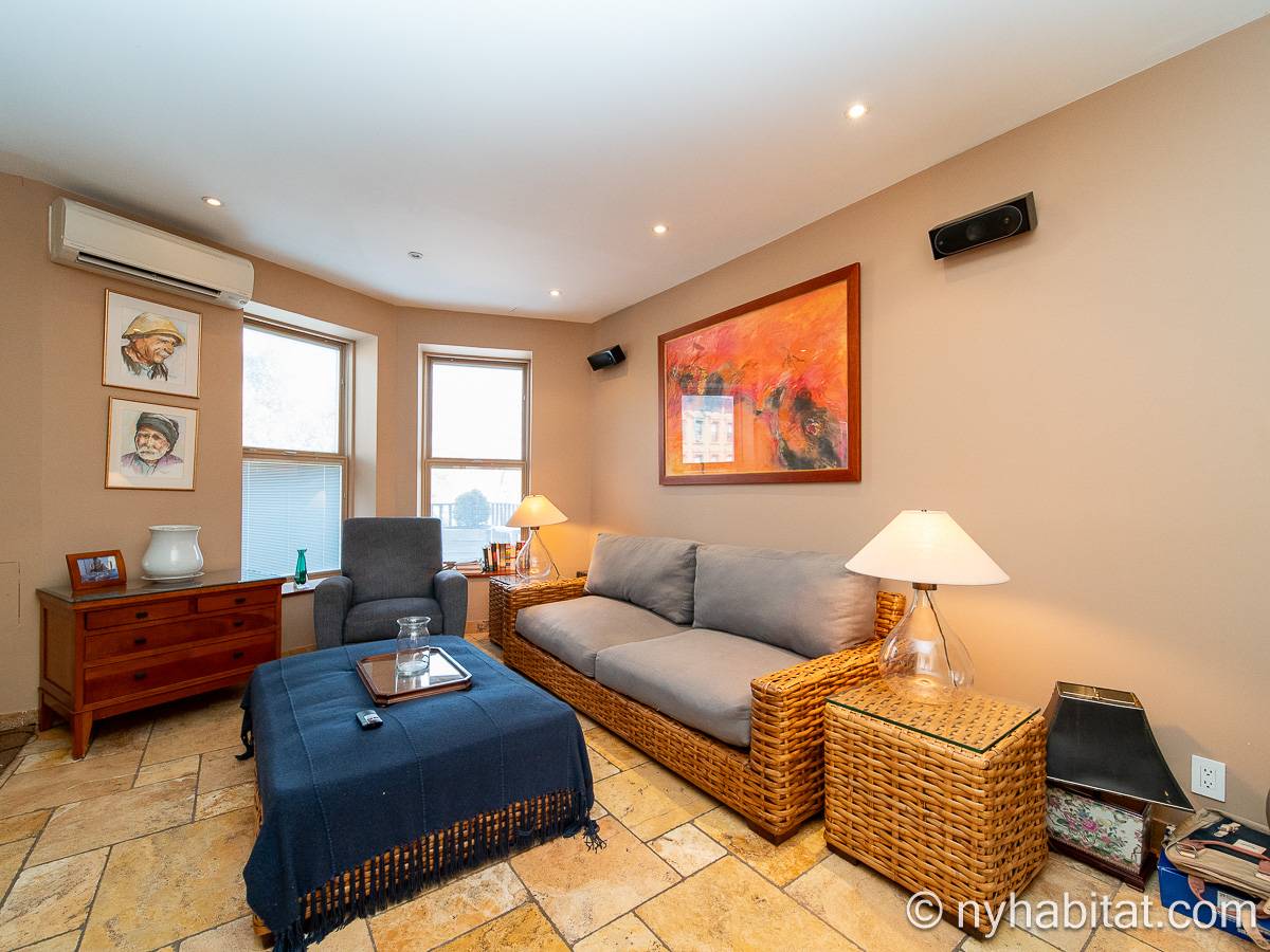 Living room - Photo 2 of 10