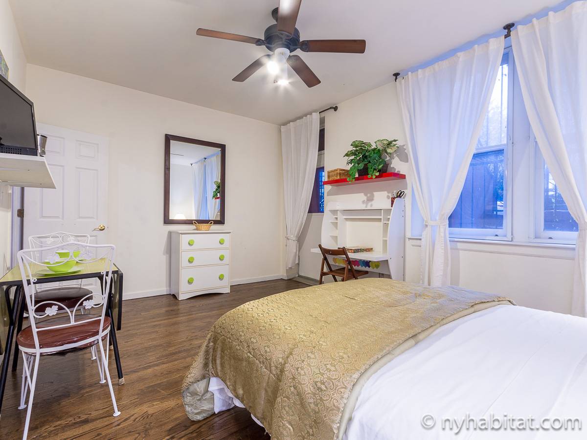 Bedroom - Photo 6 of 14