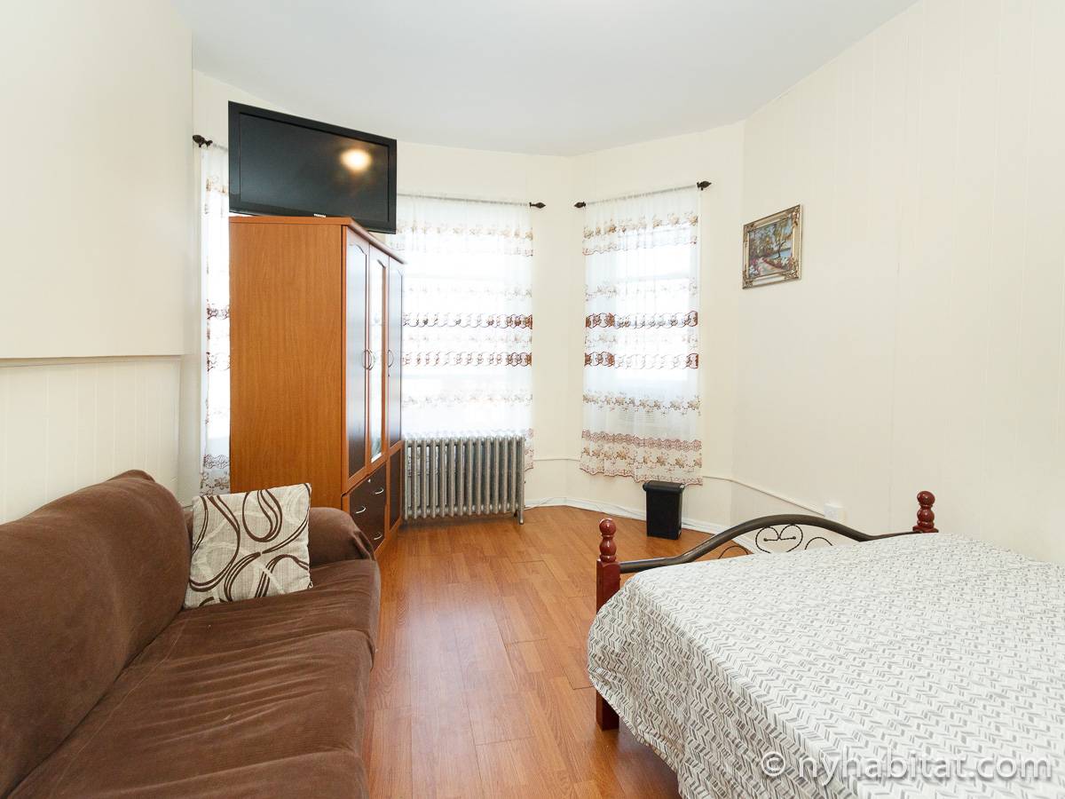 New York Roommate Room for rent in Flatbush, Brooklyn 5 Bedroom