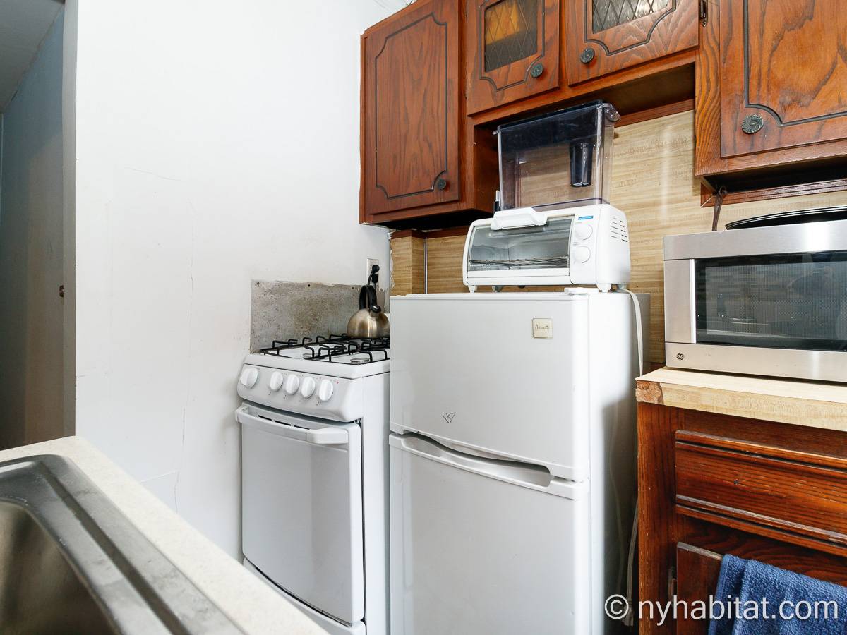 Kitchen - Photo 3 of 4