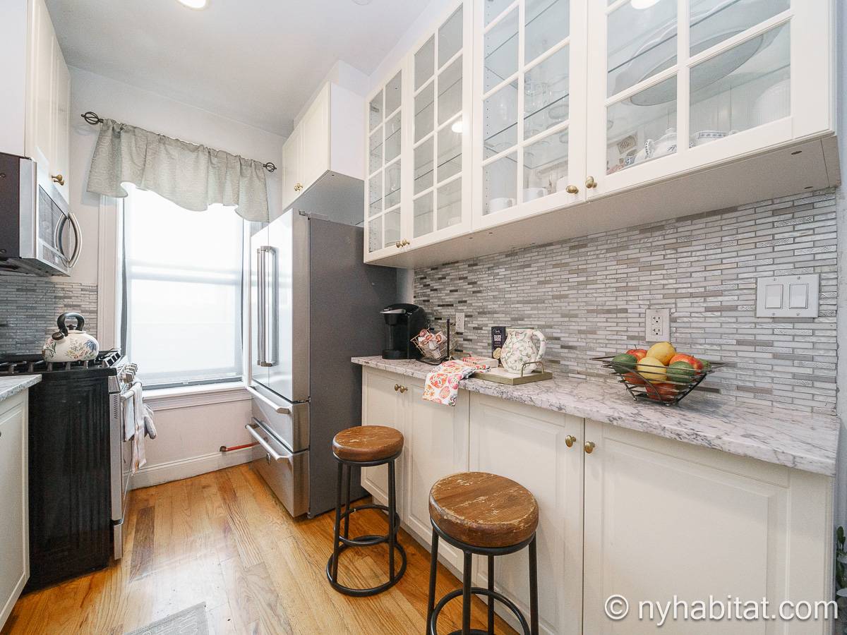 Kitchen - Photo 3 of 5