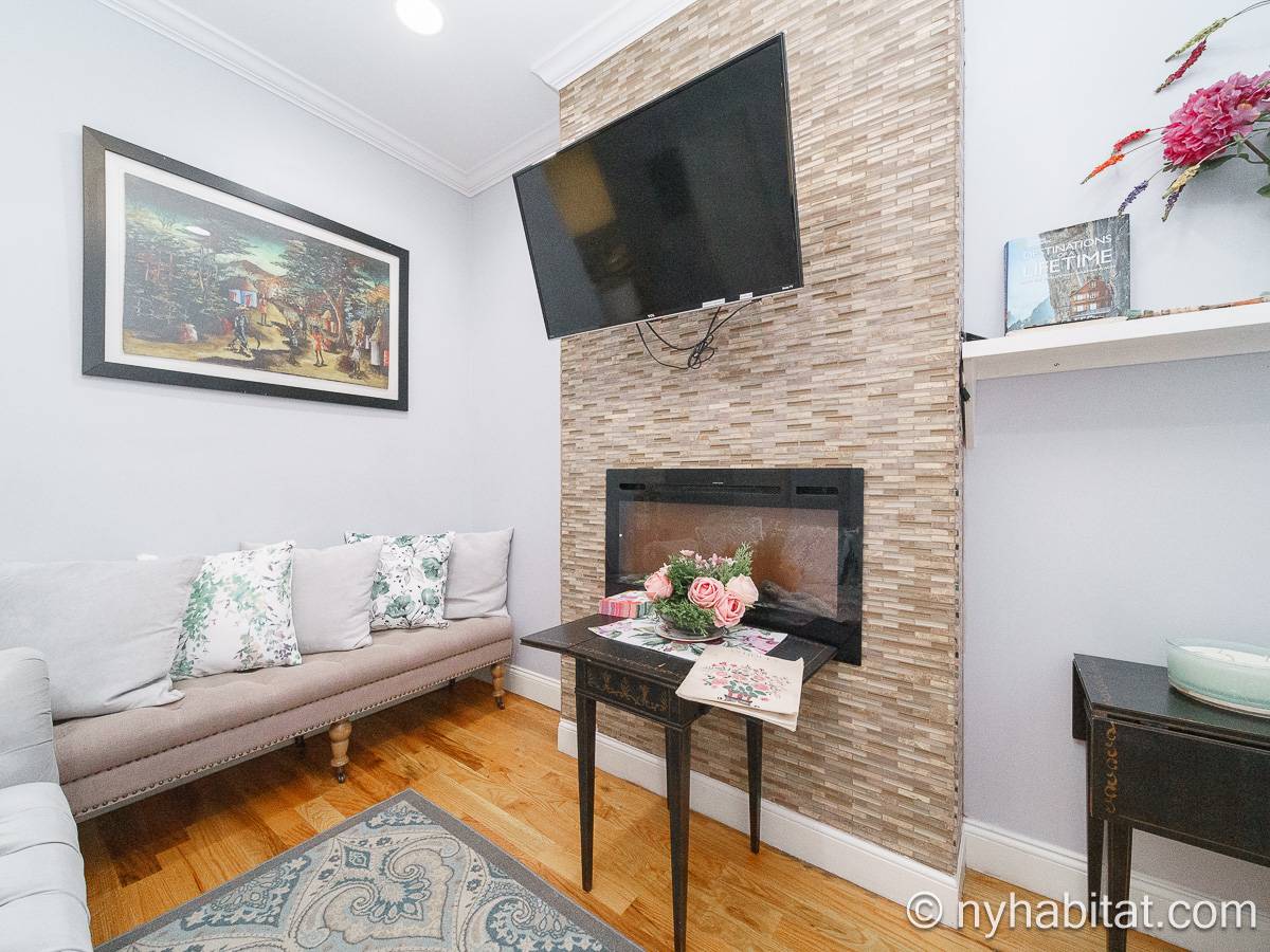 Living room - Photo 3 of 6