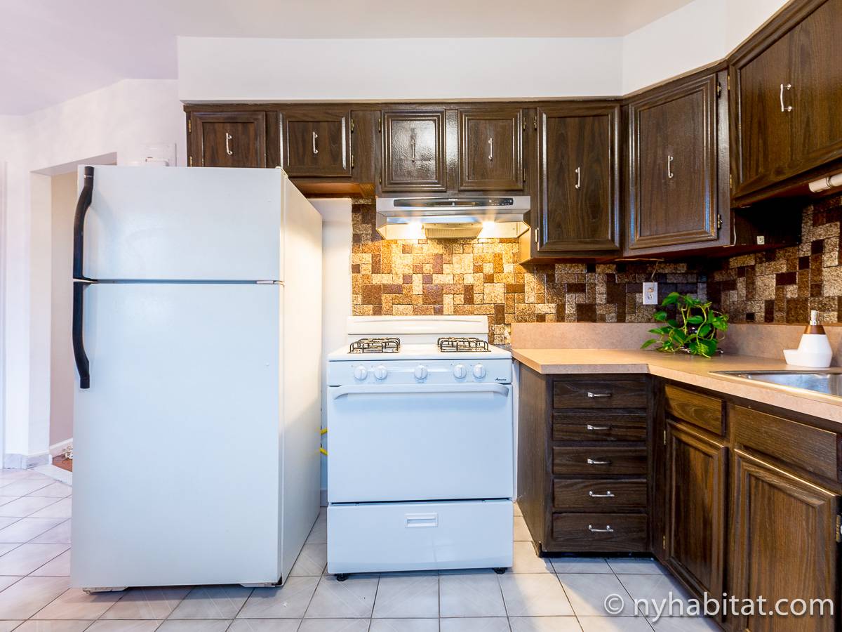 Kitchen - Photo 4 of 6