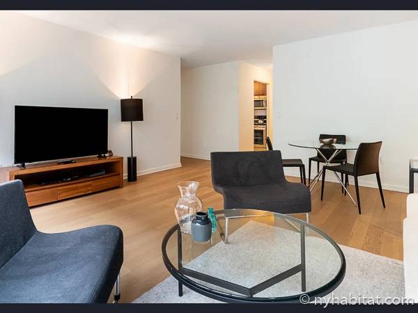 Living room - Photo 3 of 3